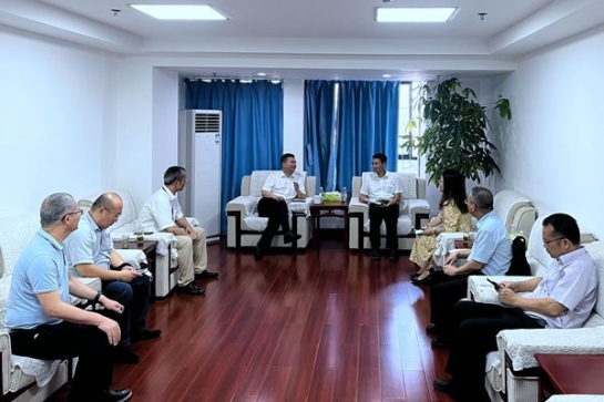 郵儲銀行廣西區分行黨委委員、 副行長高山一行到中小擔保座談交流